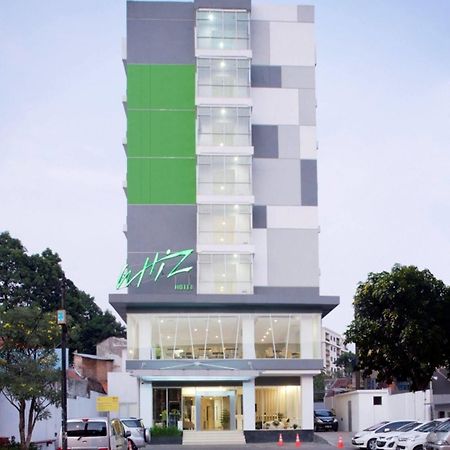 Whiz Hotel Cikini Jacarta Exterior foto