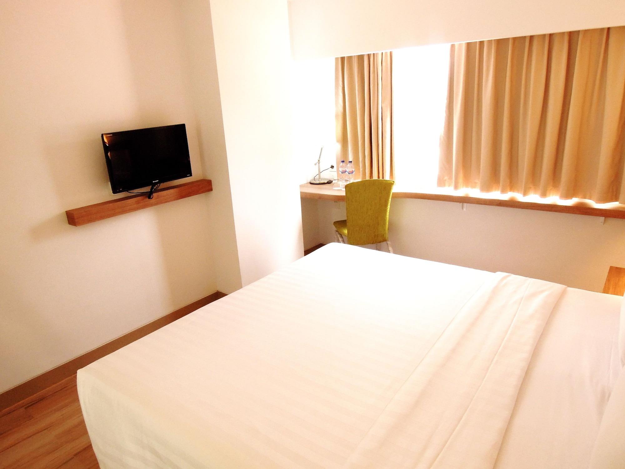 Whiz Hotel Cikini Jacarta Exterior foto