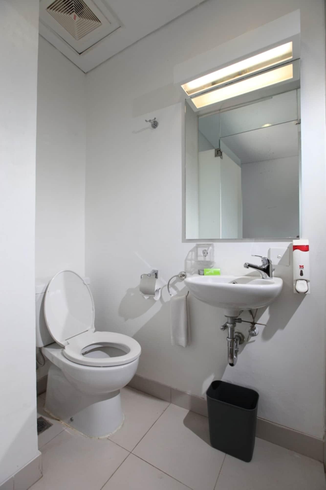 Whiz Hotel Cikini Jacarta Exterior foto