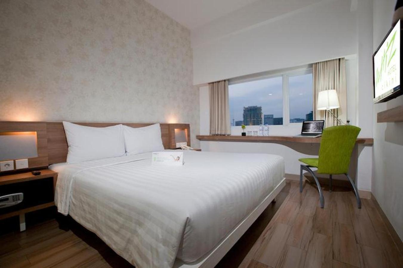 Whiz Hotel Cikini Jacarta Exterior foto