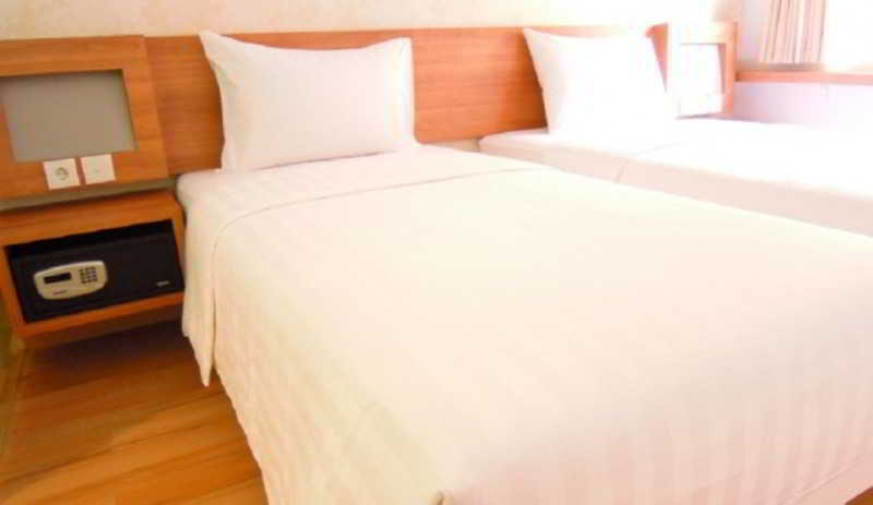 Whiz Hotel Cikini Jacarta Exterior foto