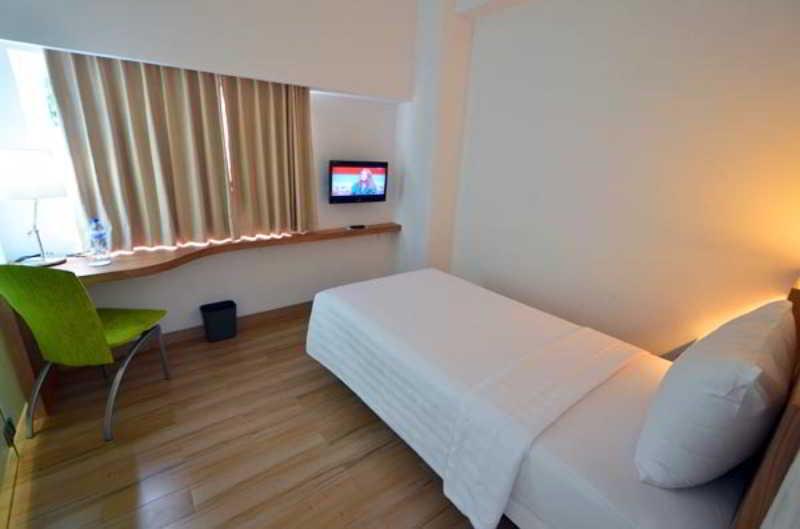 Whiz Hotel Cikini Jacarta Exterior foto