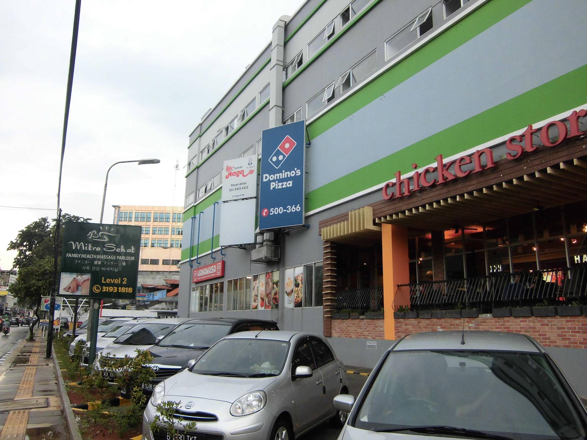 Whiz Hotel Cikini Jacarta Exterior foto