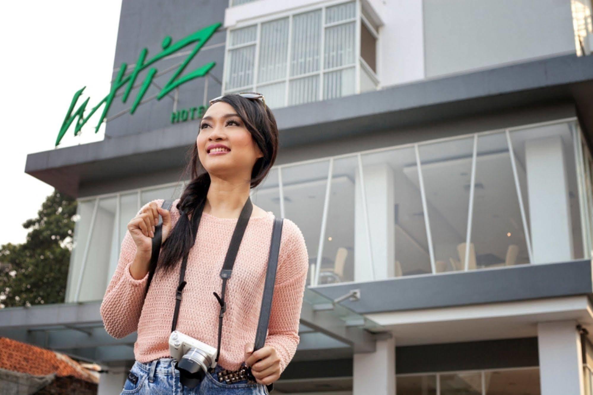 Whiz Hotel Cikini Jacarta Exterior foto